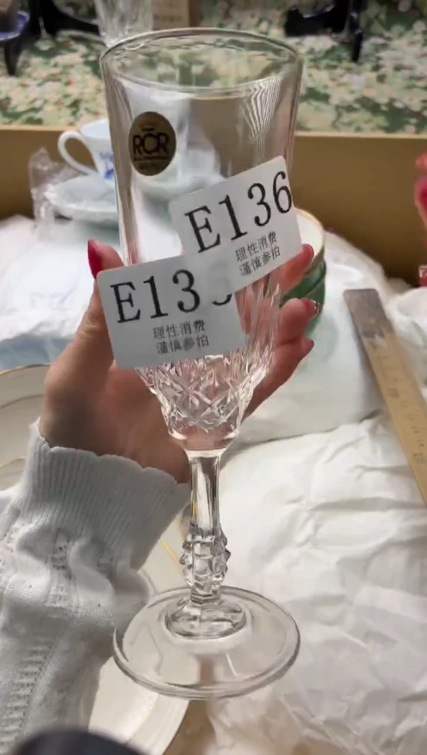 手工艺品琉璃我***。       E135