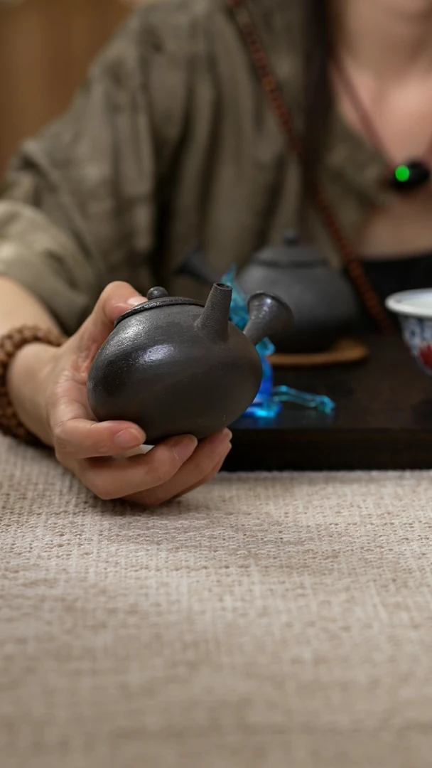 /097柴烧紫砂侧把小壶