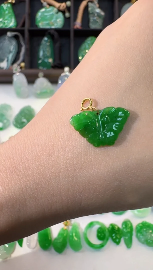 颈饰18K金镶嵌翡翠缅甸A货翡翠