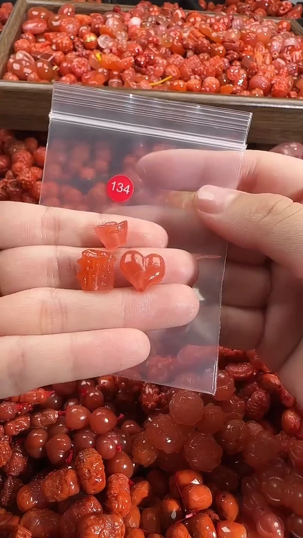 颈饰未镶嵌南红玛瑙1