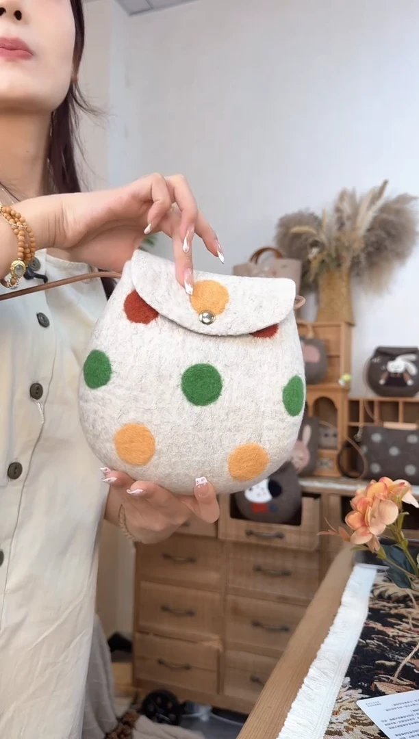 羊毛非遗纯手工 羊毛毡包包