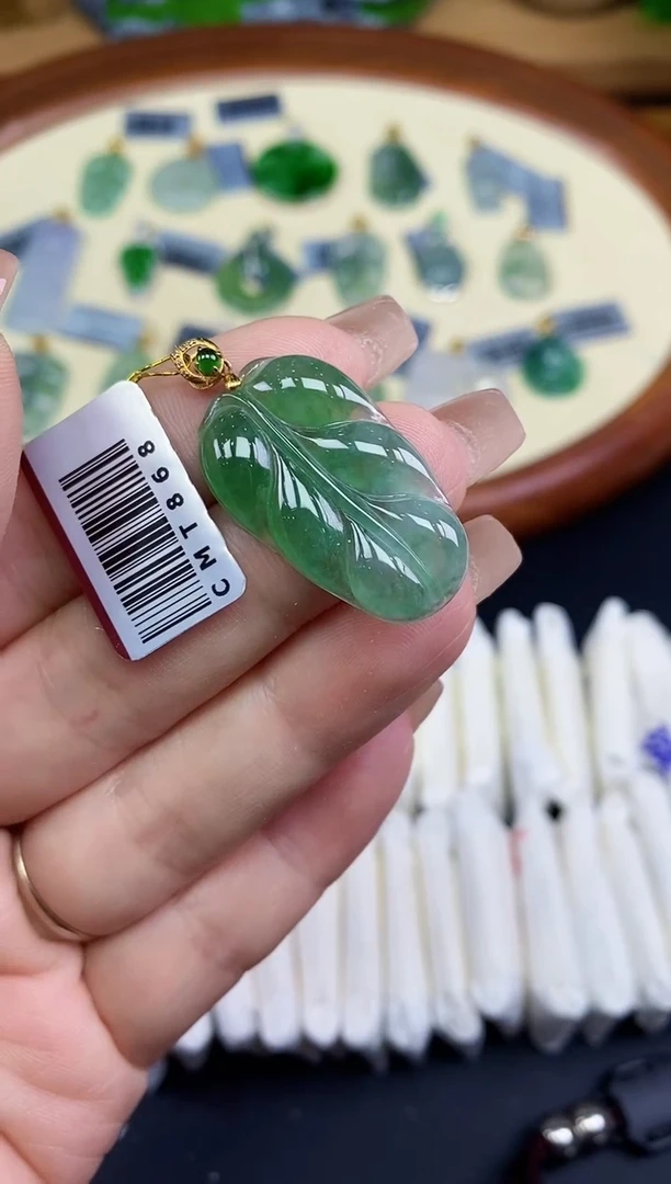 吊坠(不含链)18K金镶嵌翡翠叶子18K金扣镶嵌@@CMT868