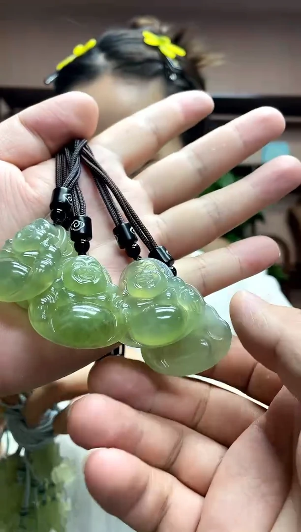 岫玉未镶嵌吊坠多样性发货发其中之一