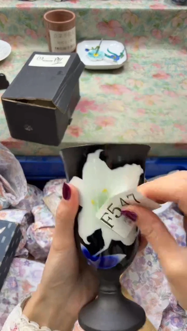 瓷片w****。       F547*