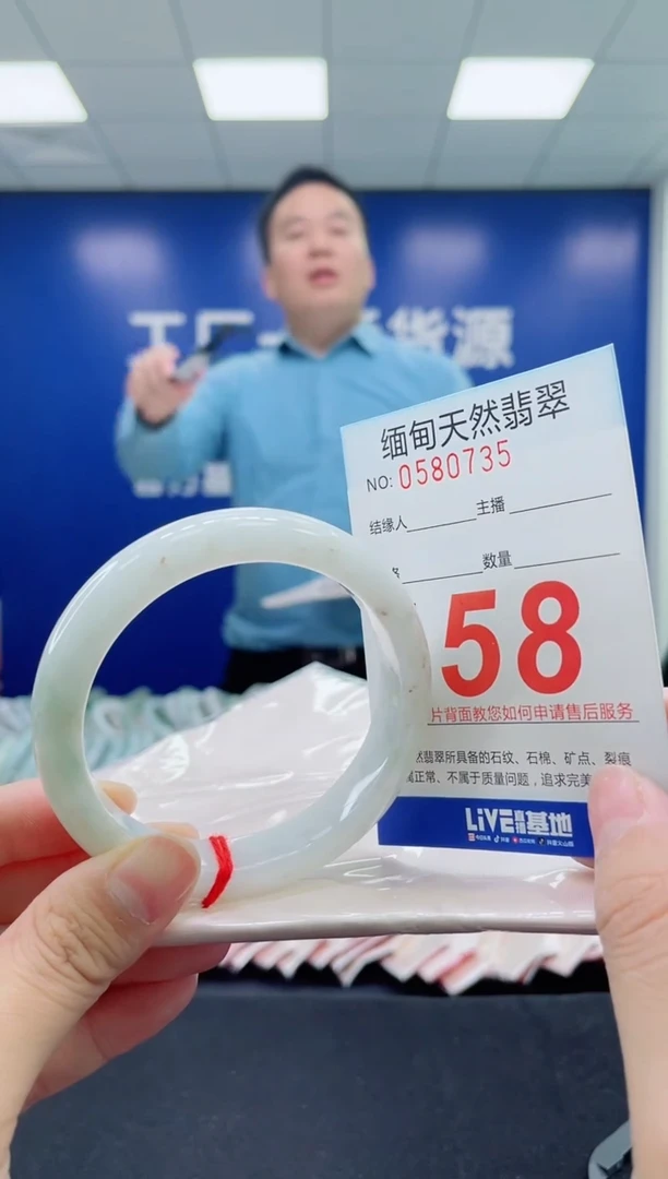 未镶嵌手镯翡翠天然翡翠手镯