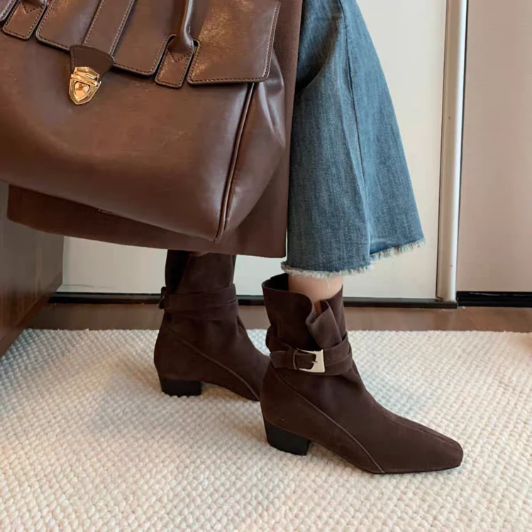 英伦风冬新款复古小众方头皮带扣粗跟套筒短靴女款气质时装骑士靴