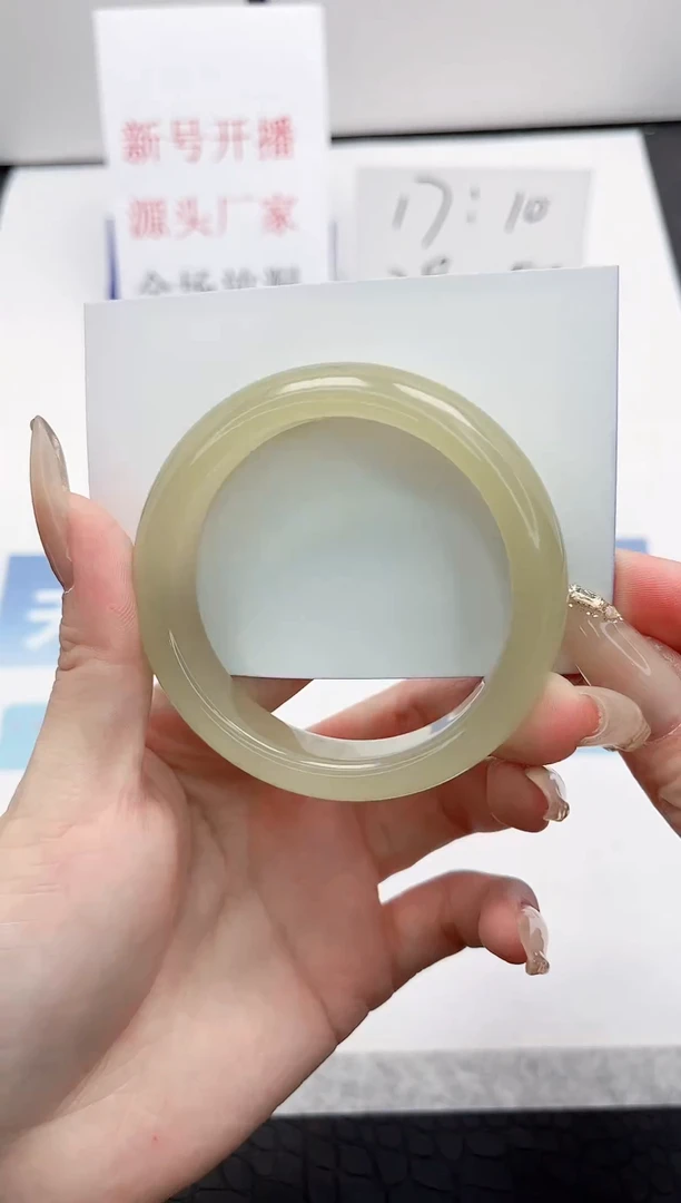 【闪购商品】石英质玉手镯未镶嵌A3-54.5