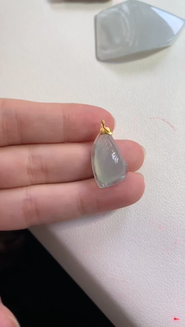 【闪购商品】翡翠颈饰18K金镶嵌吊坠