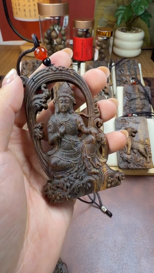 木木雕款芽庄 水月观音 双面雕刻 8cm 送养香瓶