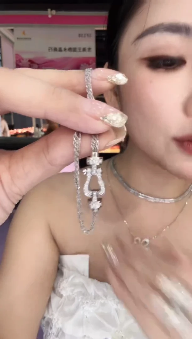铂Pt950镶嵌手链钻石三股马蹄