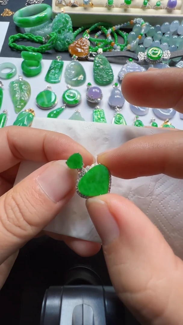 吊坠(不含链)18K金镶嵌翡翠4680