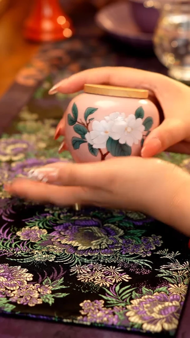 山茶花茶叶罐·····