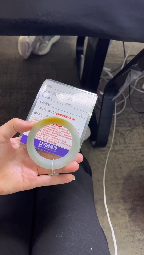 未镶嵌手镯定制翡翠好***?定制手镯不退不换