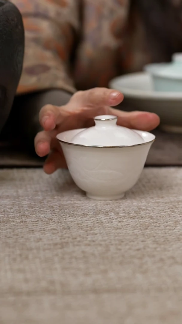 【闪购商品】/S42白釉包银鱼纹盖碗-特