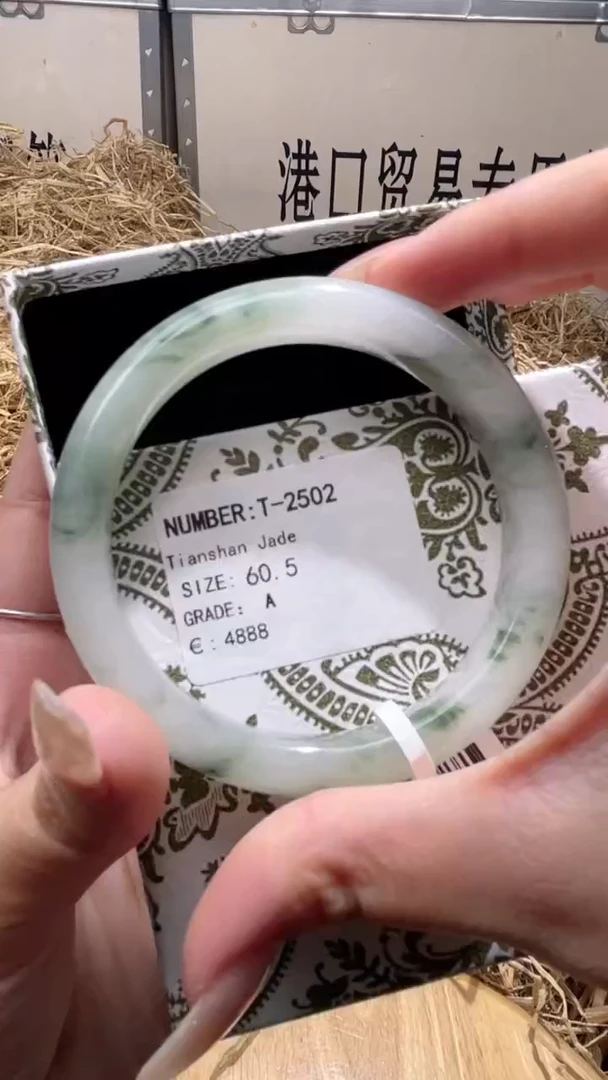 未镶嵌手镯石英质玉T2502B