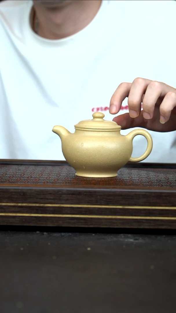 茶壶紫砂   XJ      大水潭本山绿泥     掇只      200cc