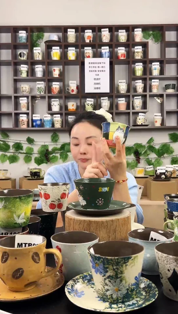 手工手绘猫咪花口茶杯