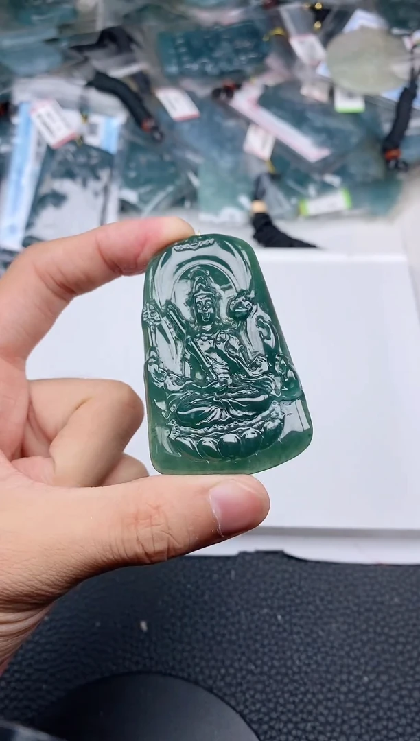 颈饰未镶嵌翡翠