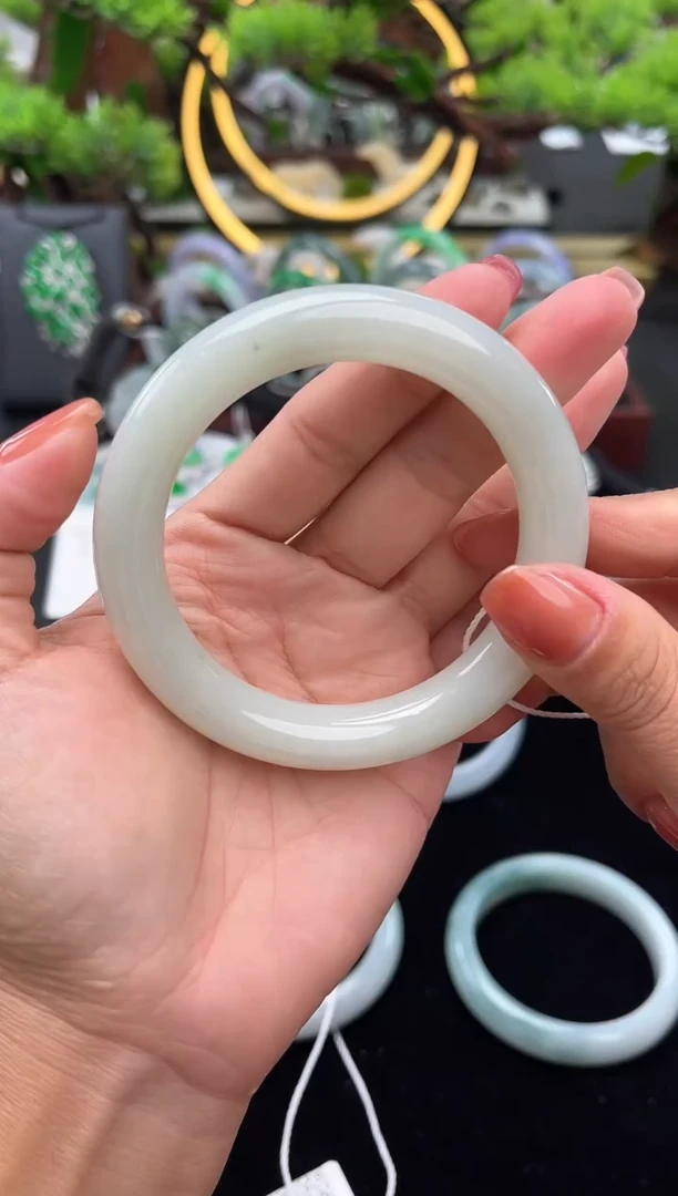 未镶嵌手镯翡翠手镯