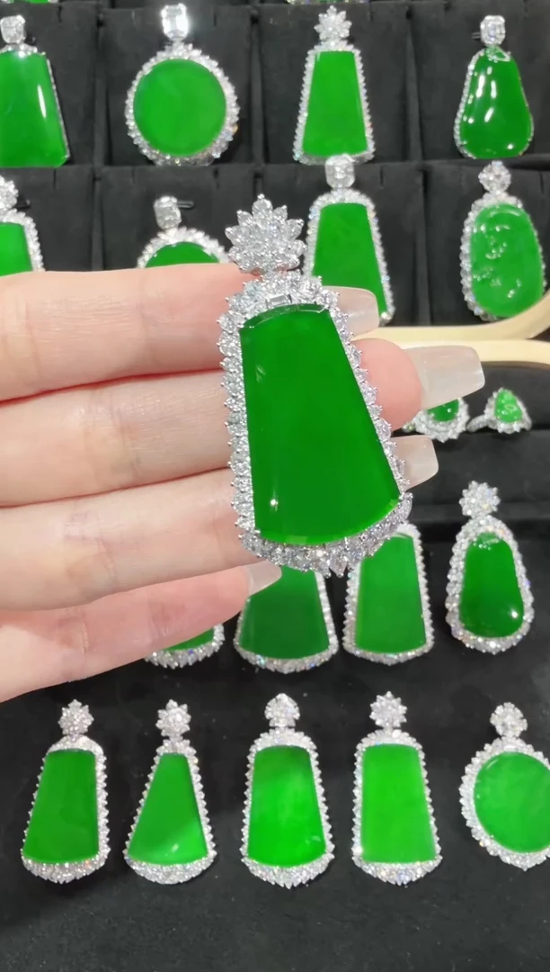 颈饰18K金镶嵌翡翠无事牌天然A货翡翠72h鉴赏期