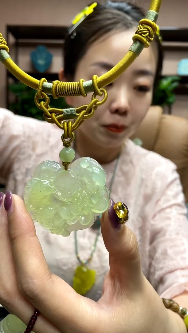 岫玉未镶嵌吊坠·