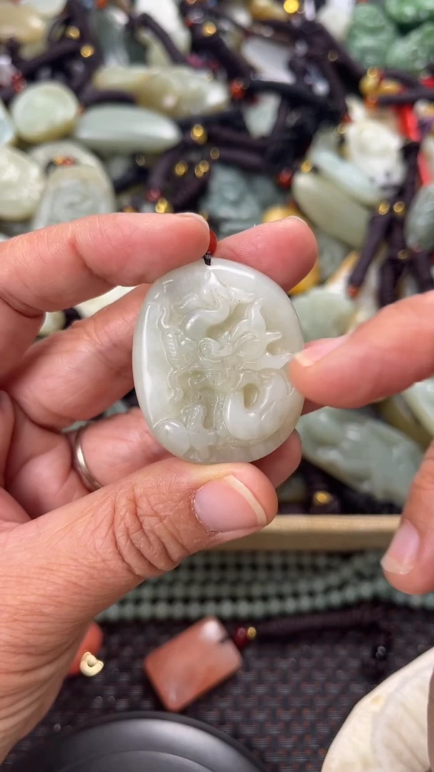 【闪购商品】和田玉颈饰未镶嵌多样性发货没有证书拍一发一有瑕