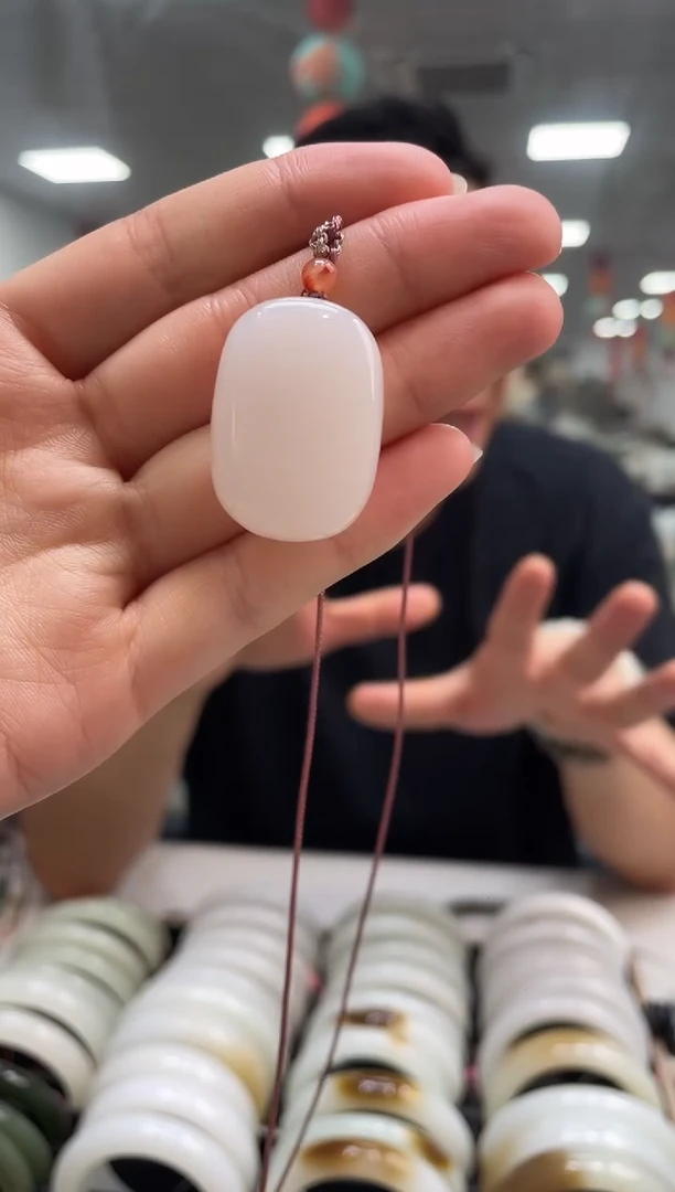 和田玉未镶嵌颈饰无事牌吊坠随机发一件