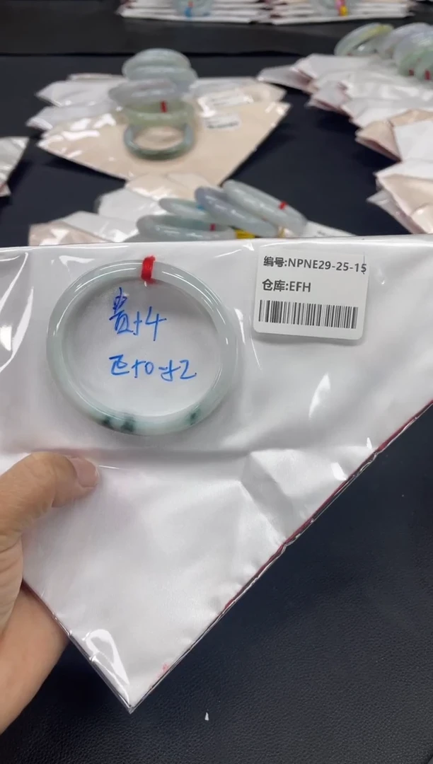 未镶嵌手镯翡翠翡翠手镯