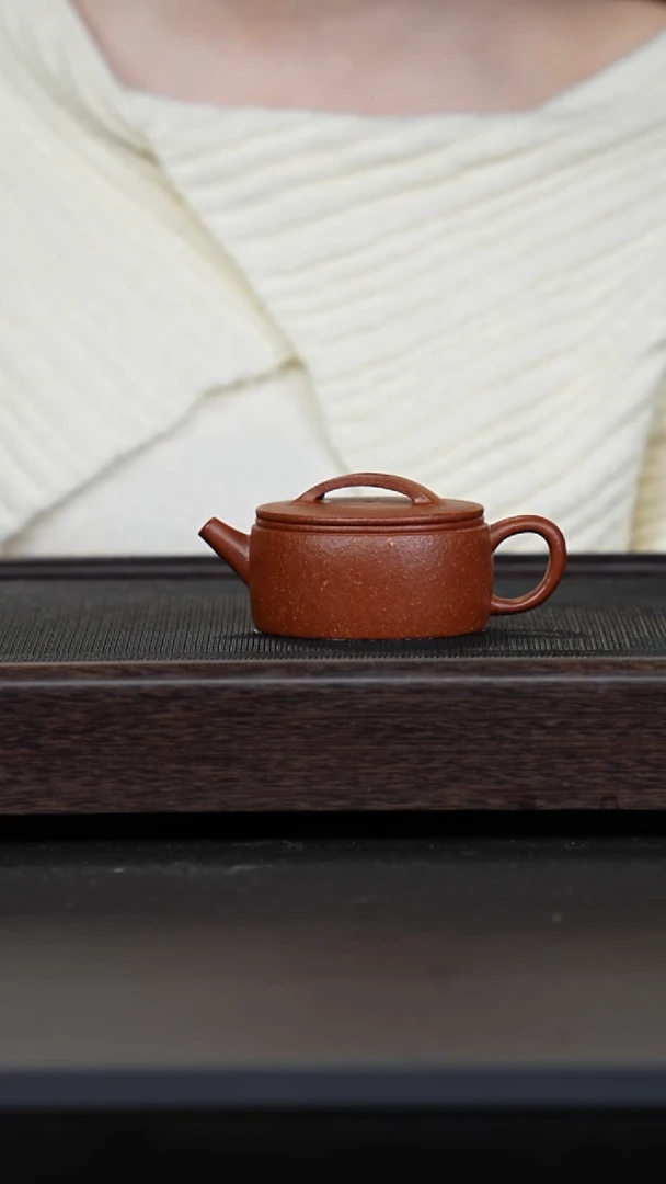 紫砂茶壶宝山红降坡汉瓦