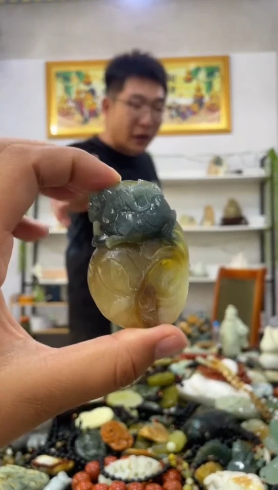 未镶嵌岫玉吊坠