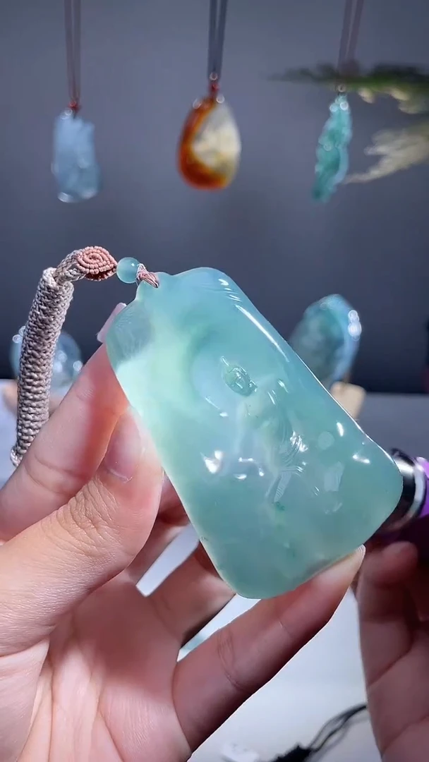 颈饰未镶嵌翡翠观音