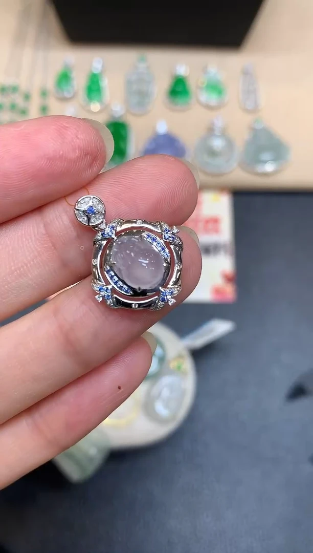 颈饰18K金镶嵌翡翠貔貅【无服务费