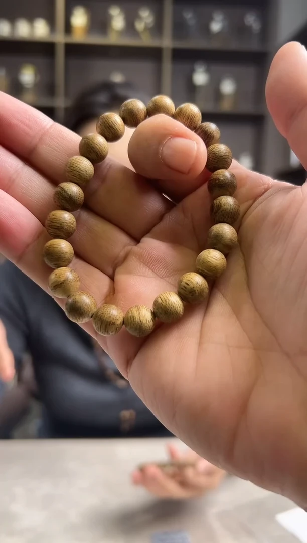 沉香手串菩萨棋单圈9mm，多样性发其一