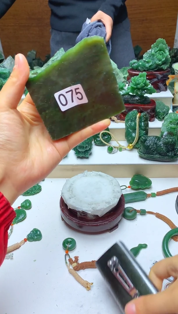 未镶嵌和田玉摆件1