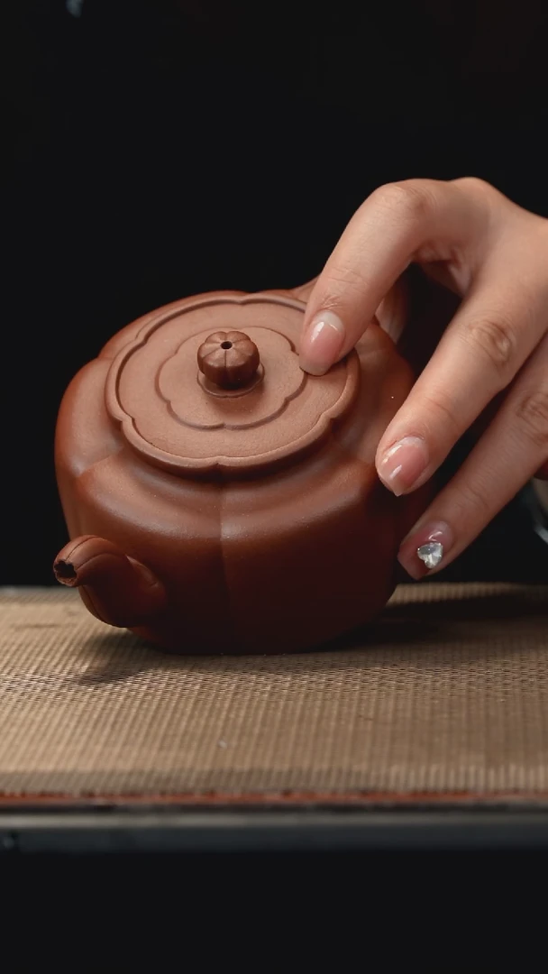 茶壶紫砂紫泥筋纹梅花周盘200cc