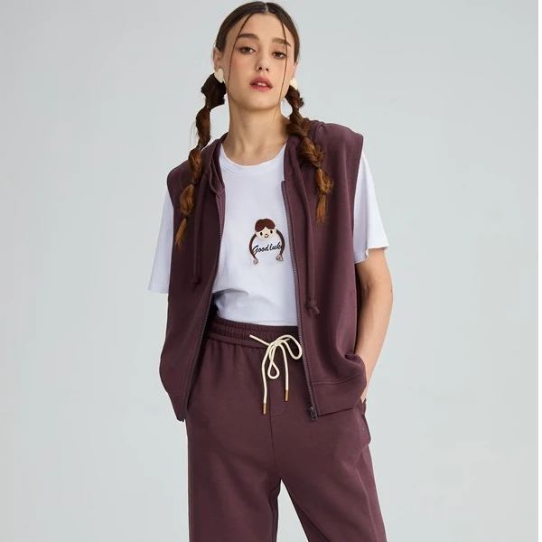 水淼/2025春季新款时尚舒适连帽针织马甲  10504