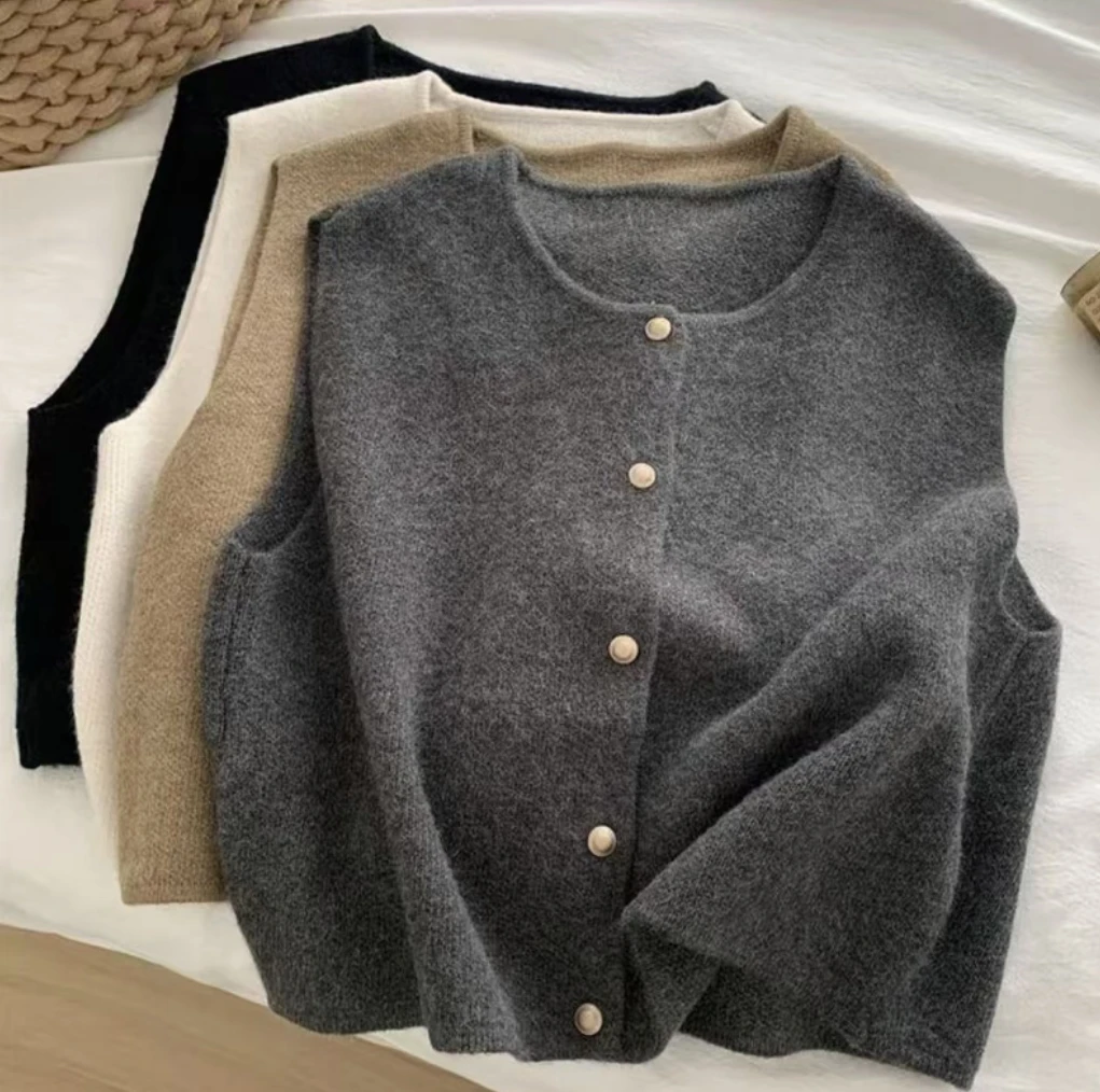 气质百搭针织马甲背心女秋冬叠穿坎肩上衣温柔系单排扣金扣子