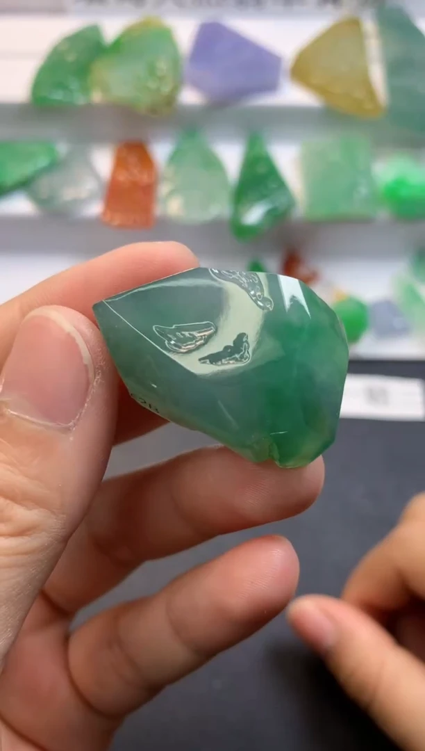 颈饰未镶嵌翡翠