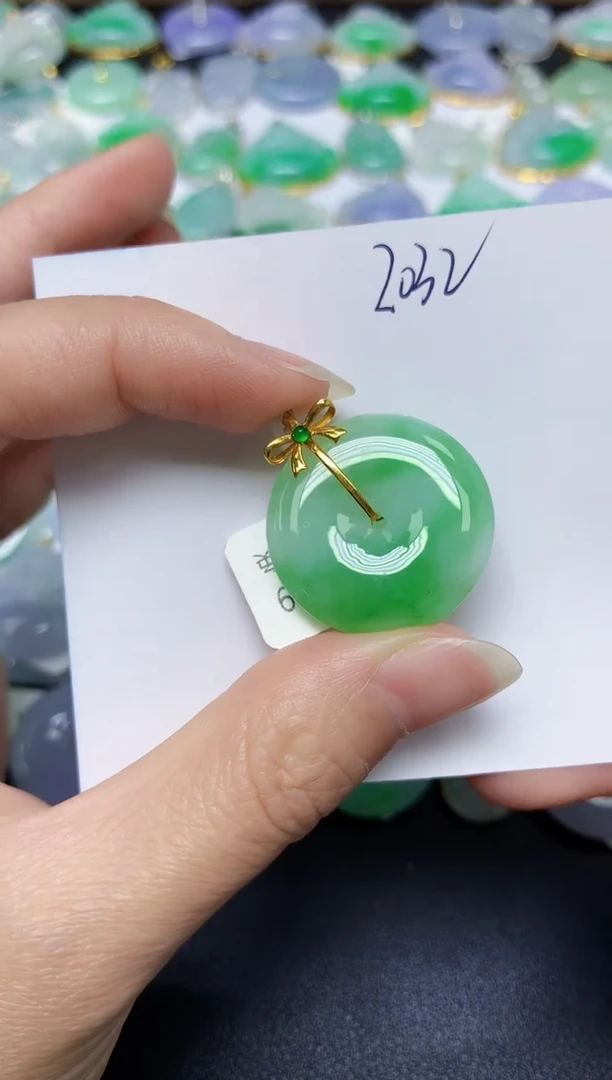 翡翠18K金镶嵌颈饰天然缅甸翡翠A货