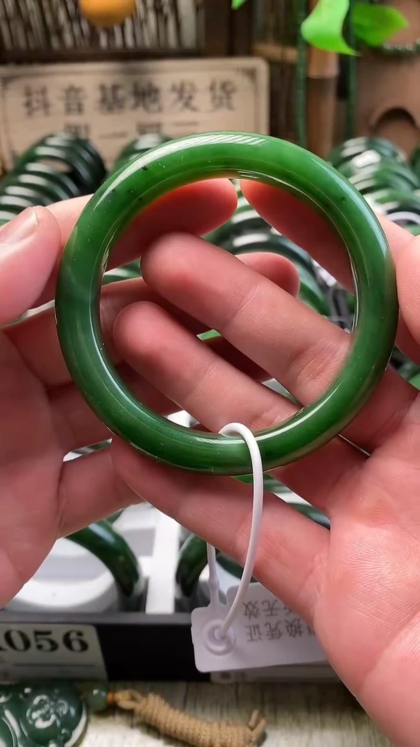 未镶嵌手镯和田玉（碧玉）俄罗斯碧玉手镯