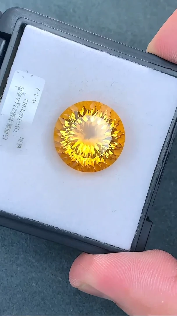 项链未镶嵌水晶23.06克拉