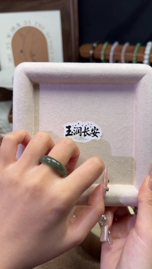 未镶嵌戒指和田玉1号-内径18.3-有包容福利品不退换-拍前过细节