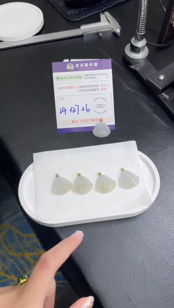 18K金镶嵌挂件翡翠洒金佛公FL16配绳/多样性发其一ZBCP