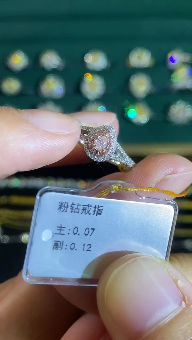 18K金镶嵌戒指钻石222