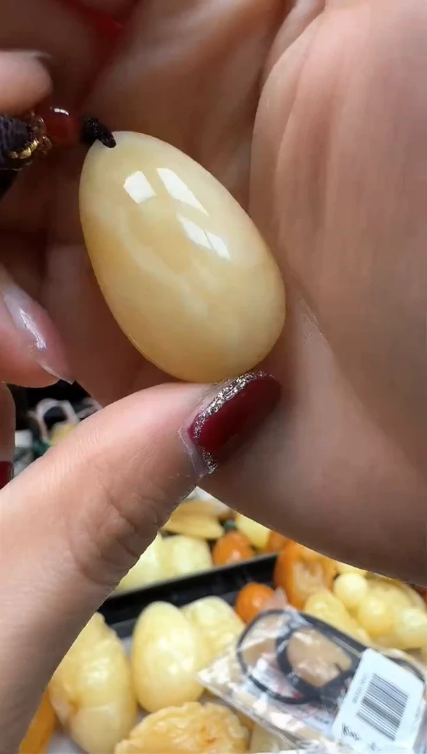 【闪购商品】琥珀裸石未镶嵌挂坠