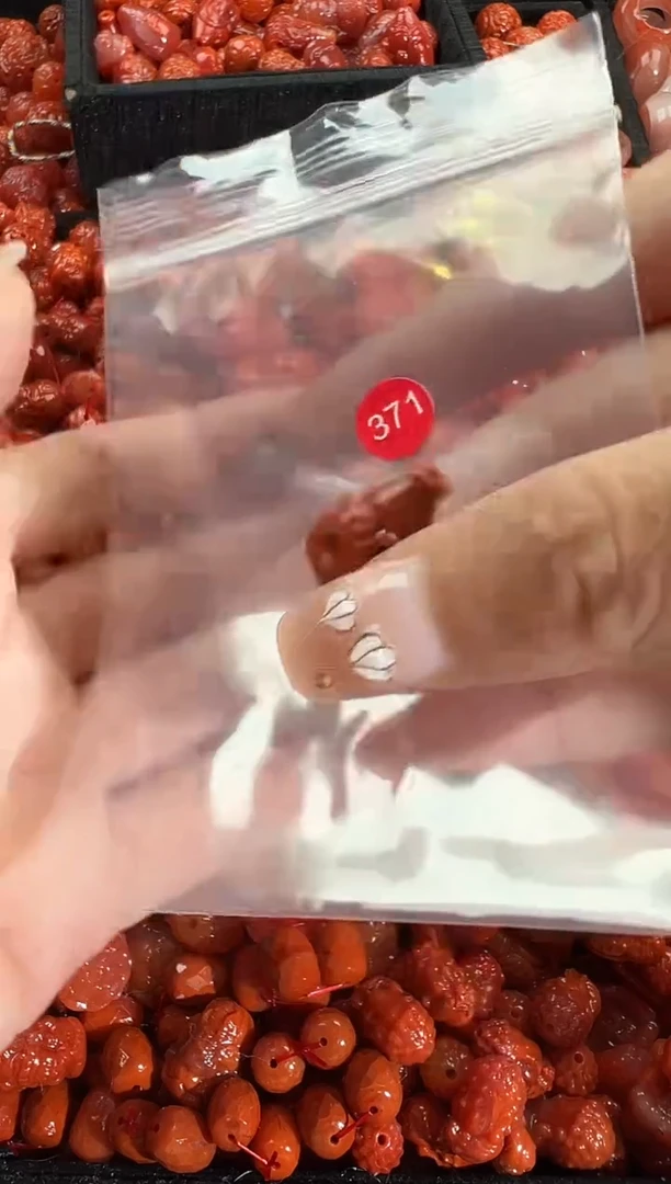 颈饰未镶嵌南红玛瑙1