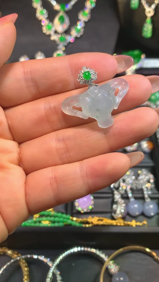 【闪购商品】翡翠戒指18K金镶嵌吊坠