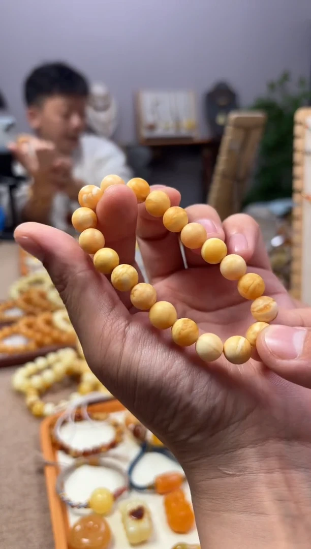 【闪购商品】蜜蜡裸石未镶嵌手串