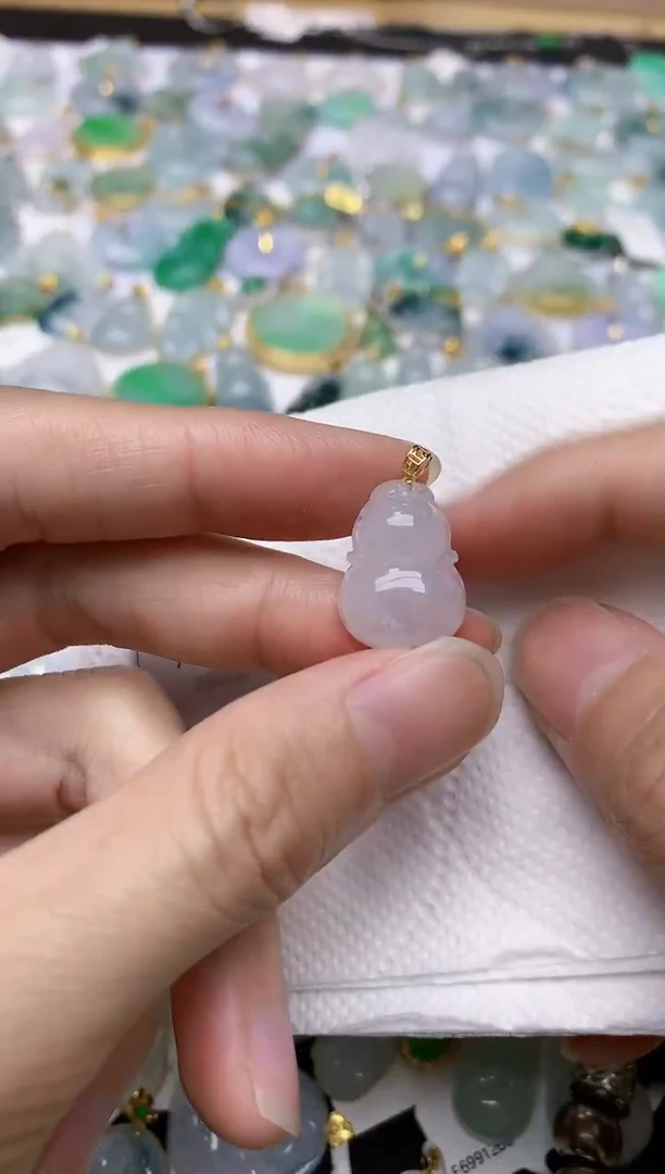 颈饰18K金镶嵌翡翠天然A货翡翠