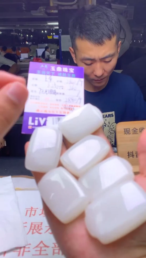 和田玉未镶嵌吊坠(不含链)多样性发其一-F0194744